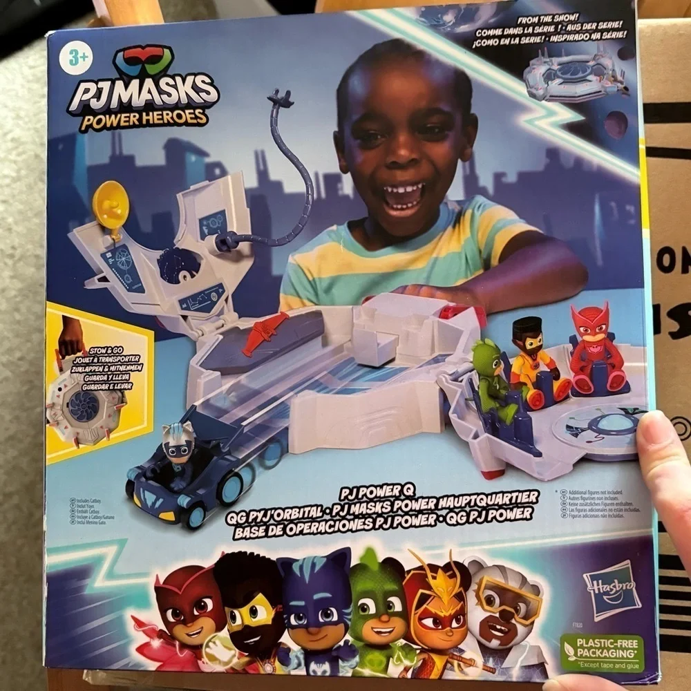 PJ Masks Power Heroes PJ Power Q Playset, Headquarters Set with Car and Figure